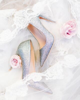 Girly stuff! 👰👠😁
#inspiracjeslubne #weseleglamour #reportazslubny #weddingshoes #dzienslubu #zdjeciaslubne #brideaccesories #slubneinspiracje #modernbride #fotografślubny #pannamloda #luxurywedding #fotografiaślubna #weddingdetails #fotografwarszawa #brides #dodatkislubne #bridalshoes #fineartweddingphotography #weddingplannerpoland #fineartweddingphotographer #najpiekniejszepolskiesluby #sesjastylizowana